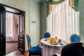 Гостиница Кравт Отель Санкт-Петербург Люкс с двуспальной кроватью «king-size», балконом, джакузи-12